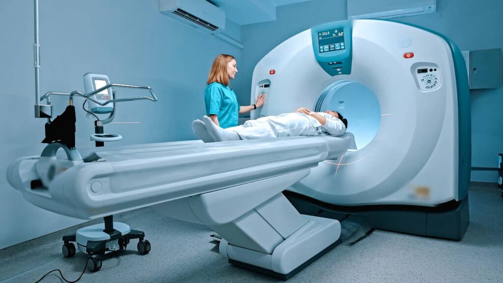 RMN cu bilet de trimitere în București, la M Hospital